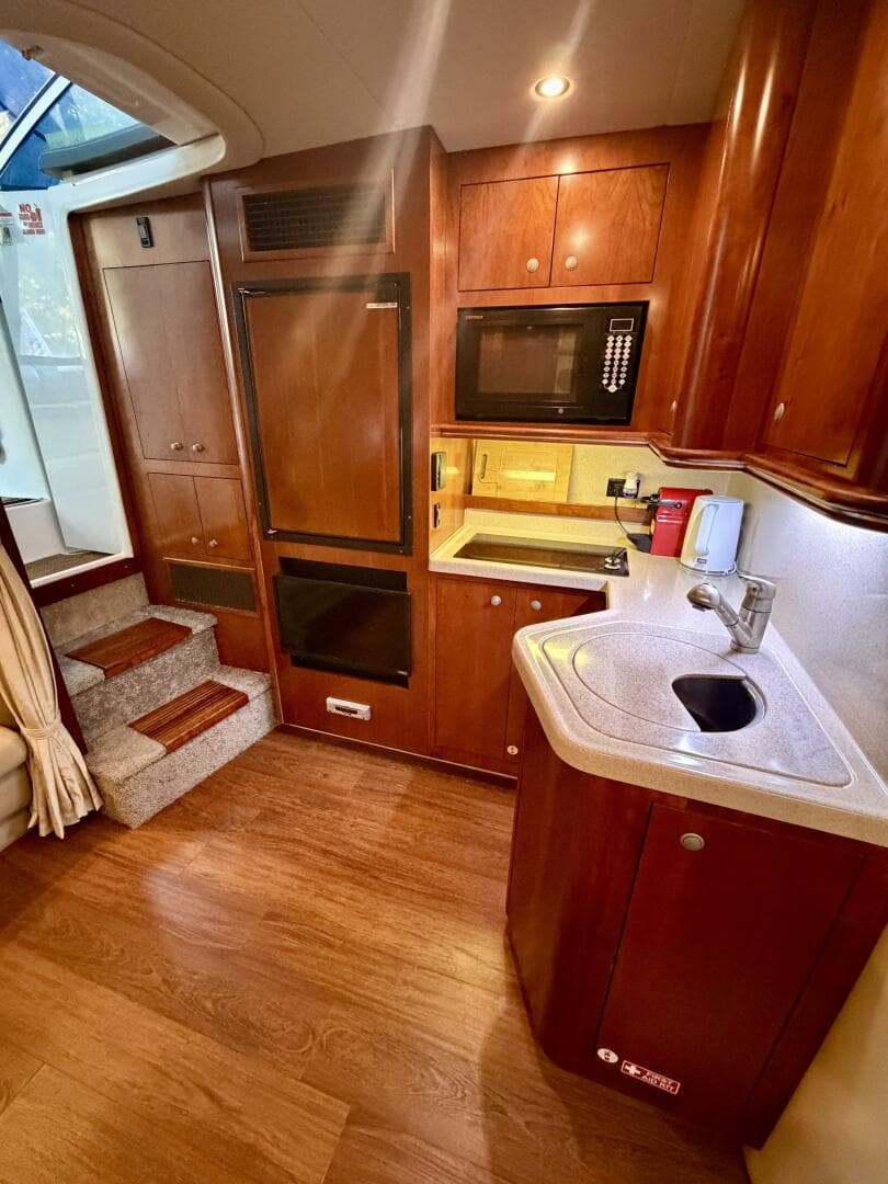 2007 Cruisers Yachts 370 Express