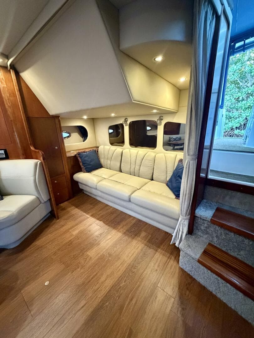 2007 Cruisers Yachts 370 Express