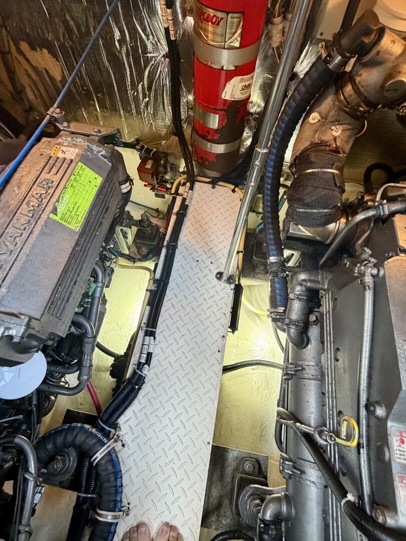 2007 Cruisers Yachts 370 Express