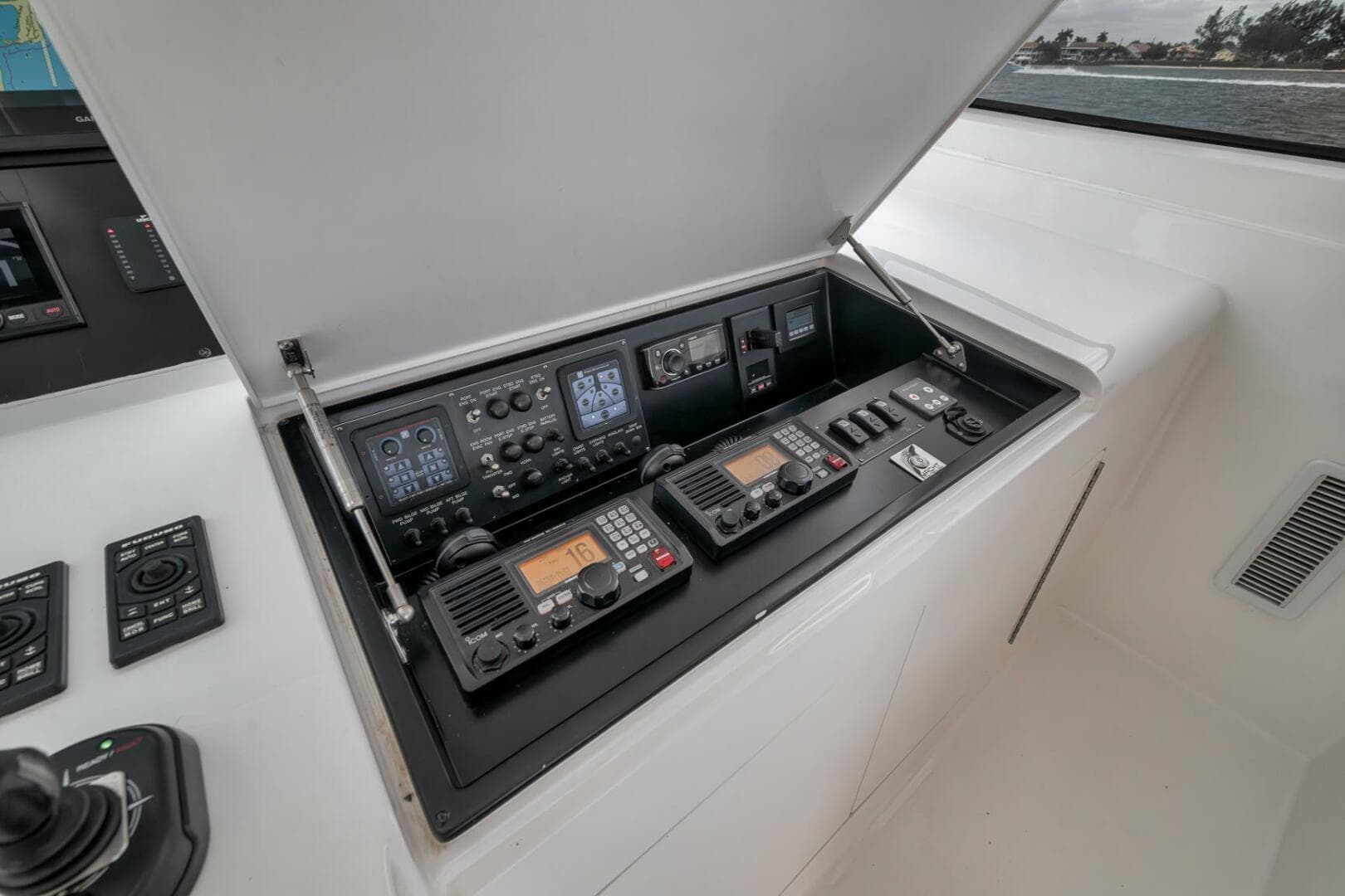 2015 Viking 52 Sport Coupe