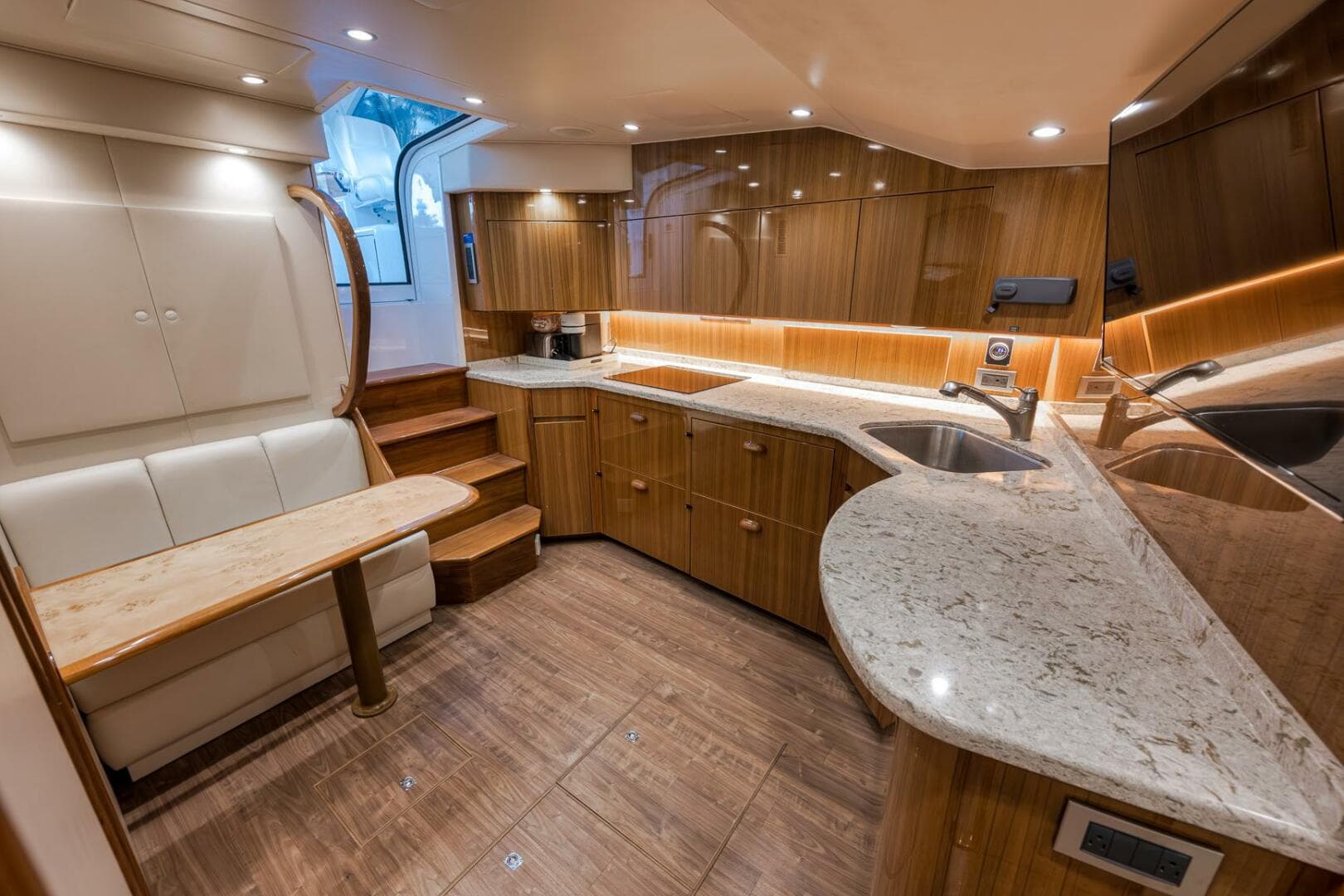 2015 Viking 52 Sport Coupe