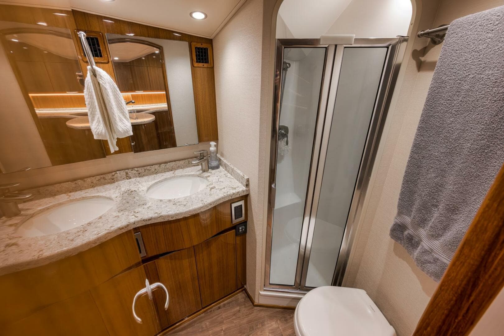 2015 Viking 52 Sport Coupe