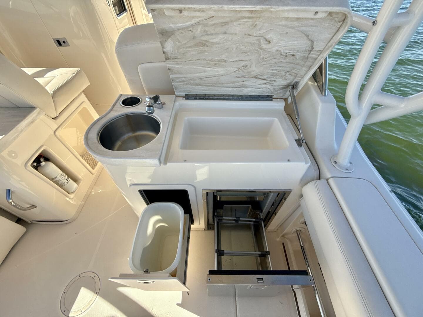 2016 Grady-White 307 Freedom