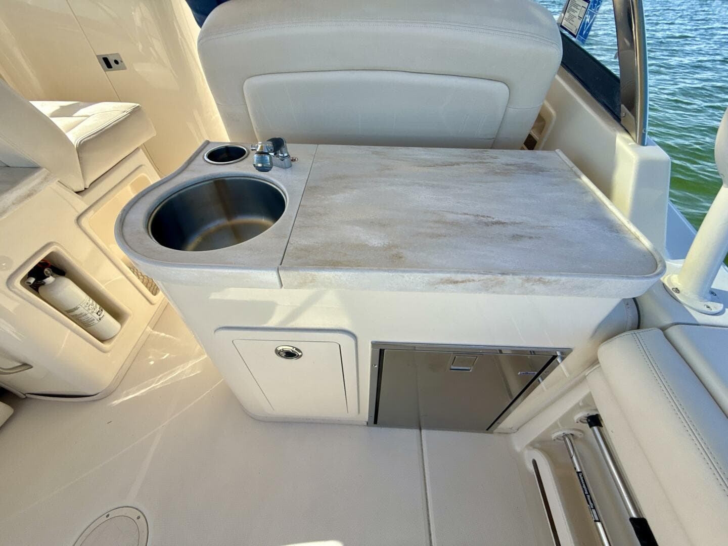 2016 Grady-White 307 Freedom