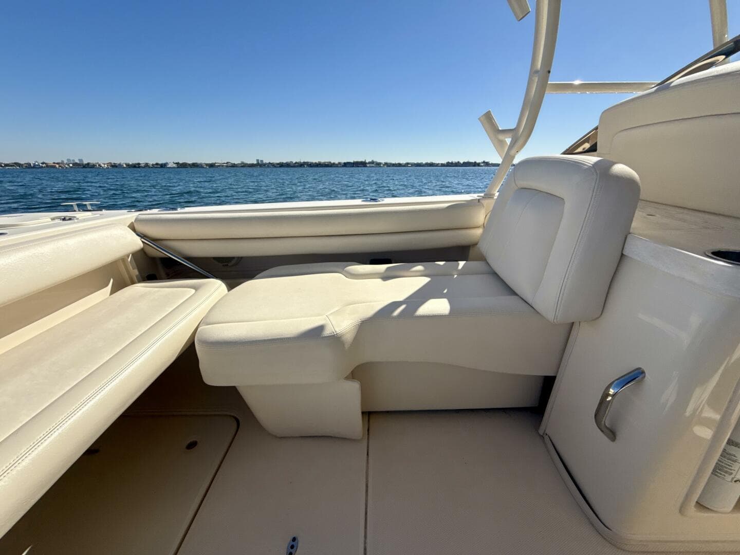 2016 Grady-White 307 Freedom