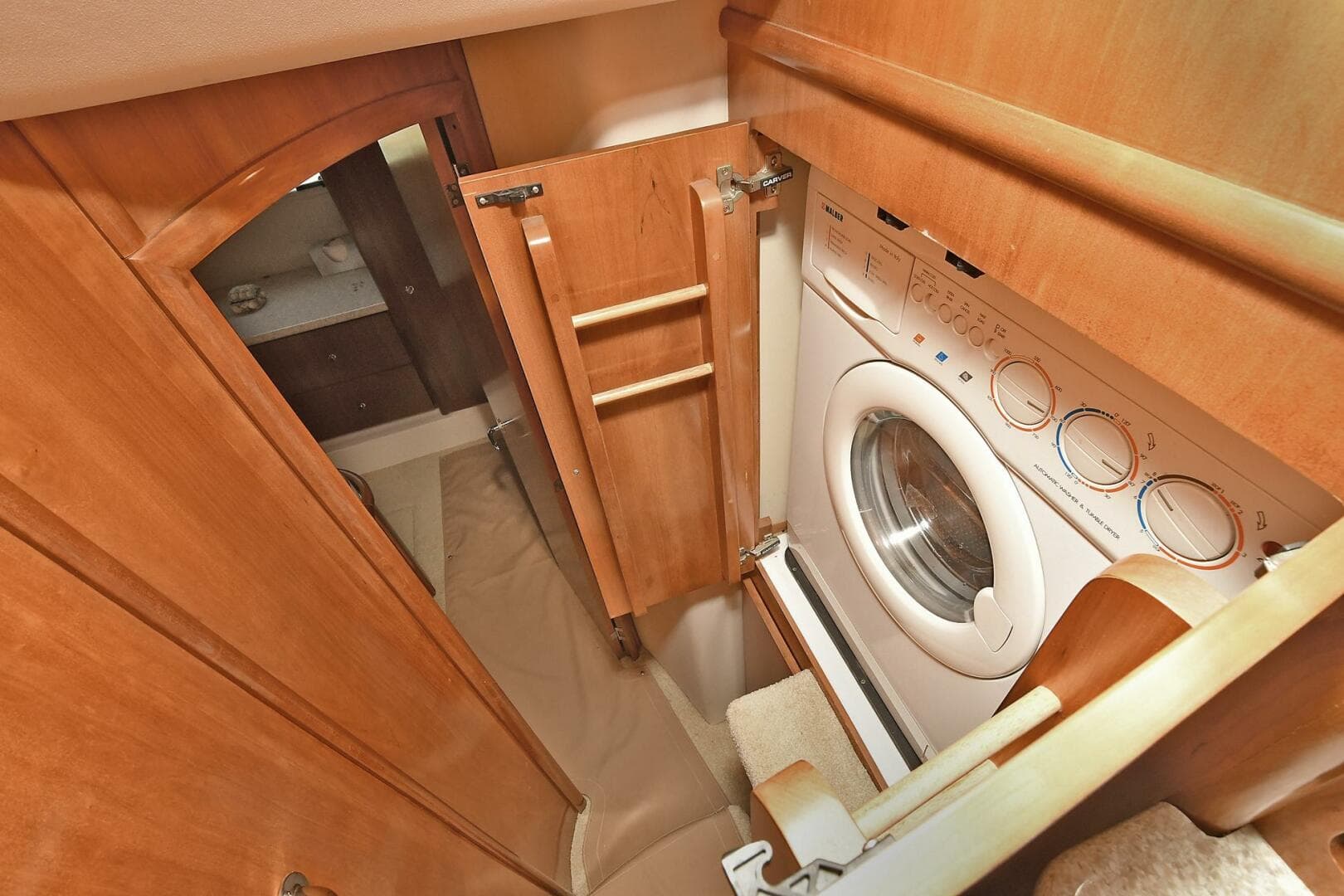 2001 Carver 466 Motor Yacht