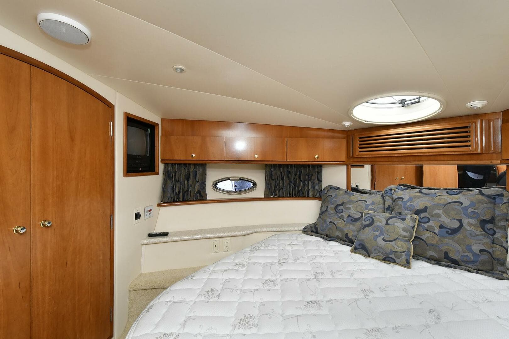 2001 Carver 466 Motor Yacht