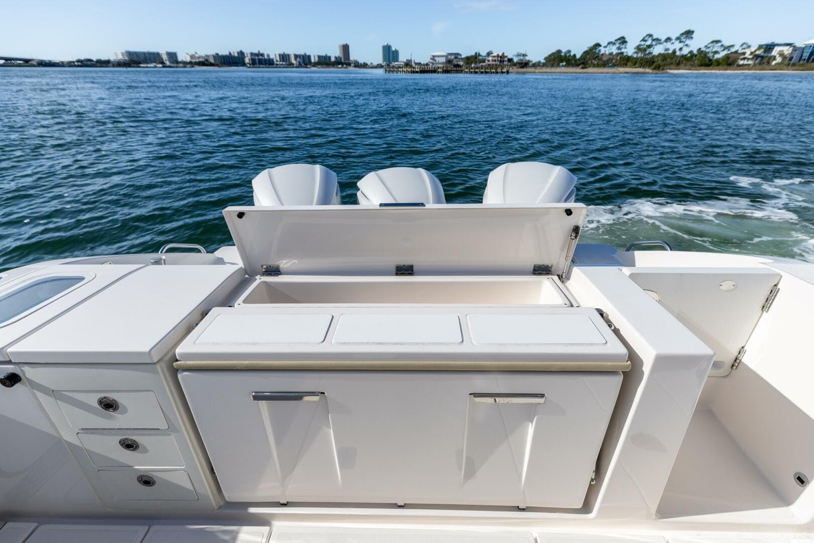 2019 Pursuit S 368 Moon Dogg Cockpit