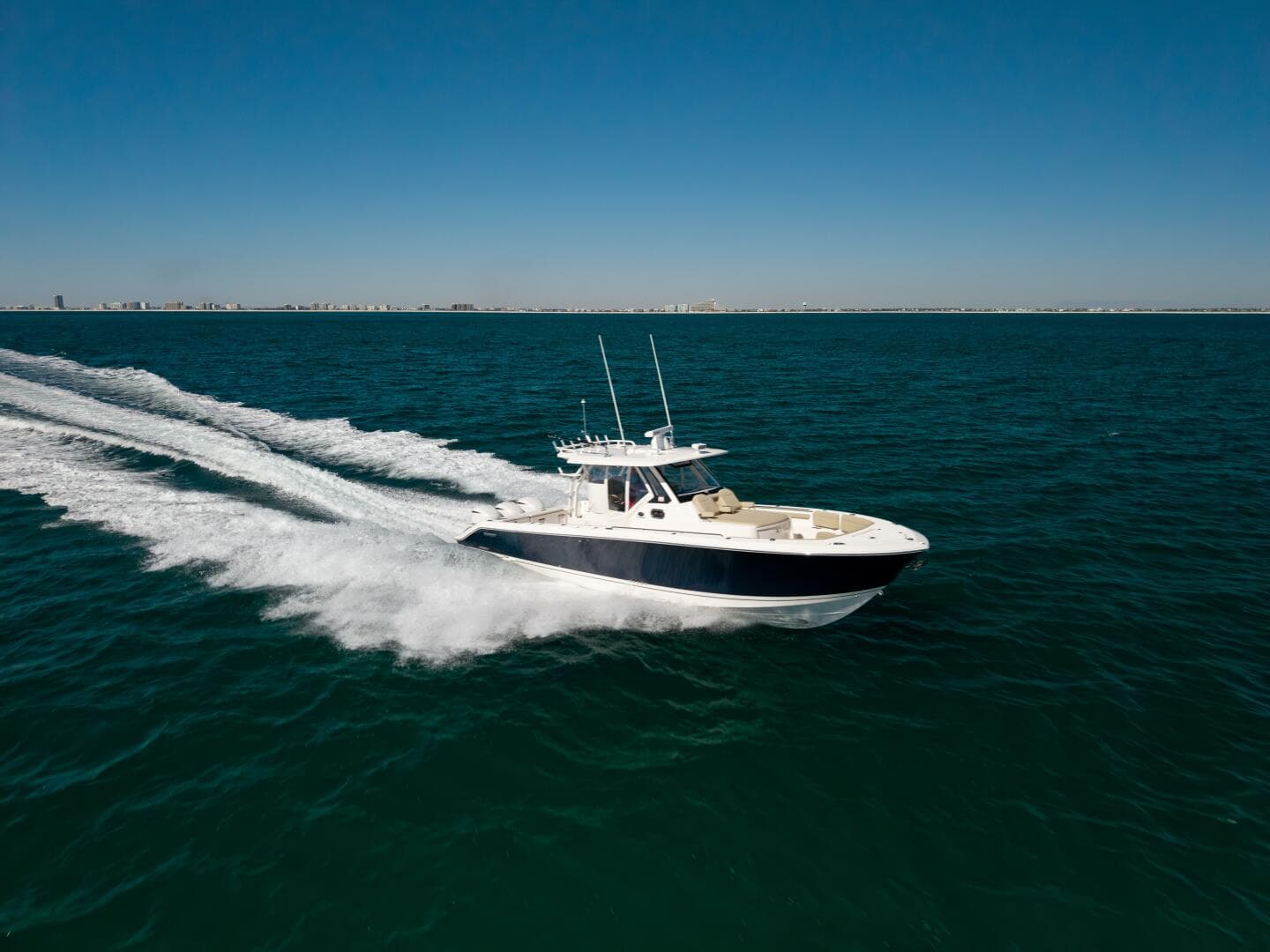 2019 Pursuit S 368 Moon Dogg Running