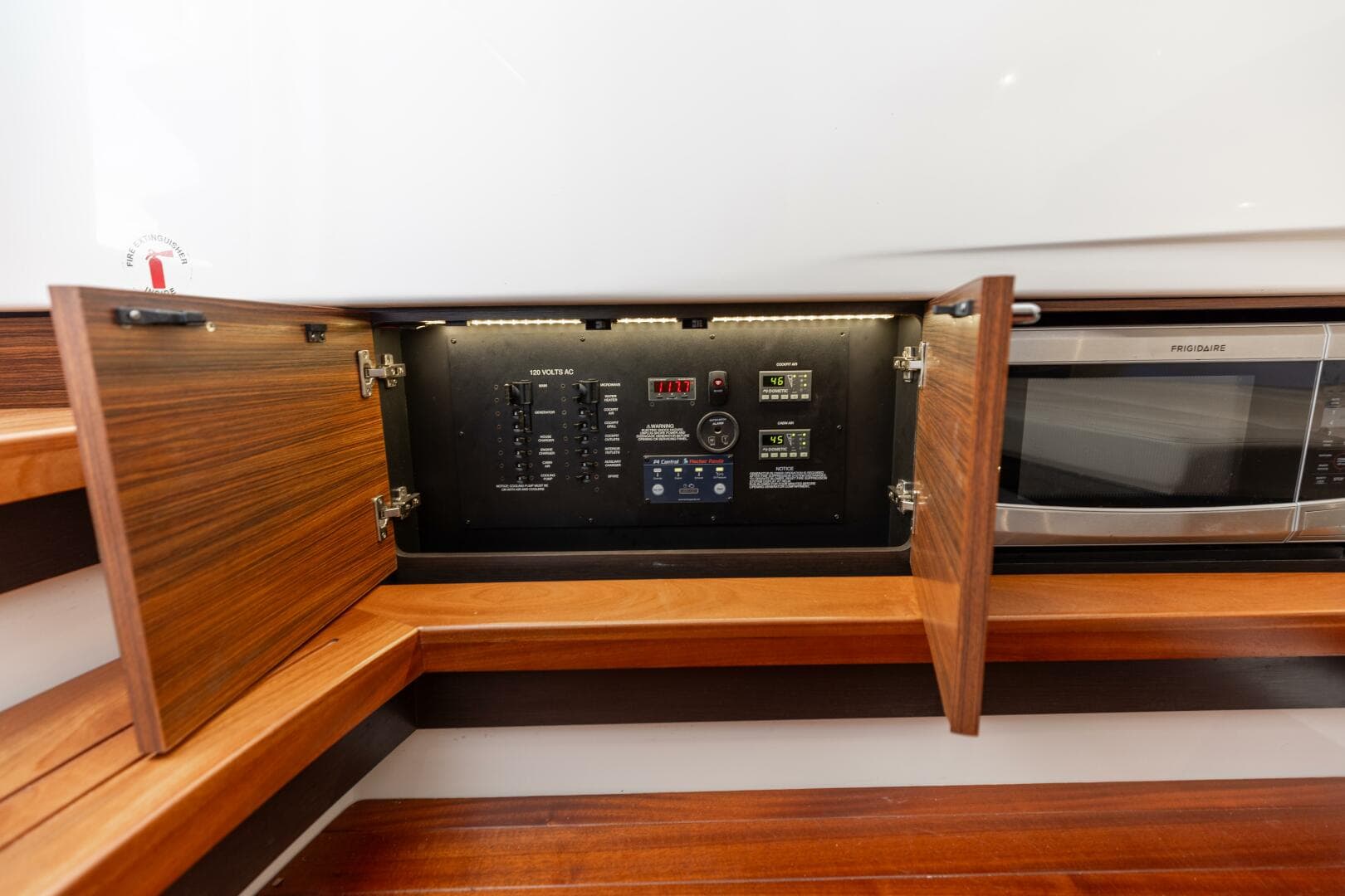 2019 Pursuit S 368 Moon Dogg Breaker Panel