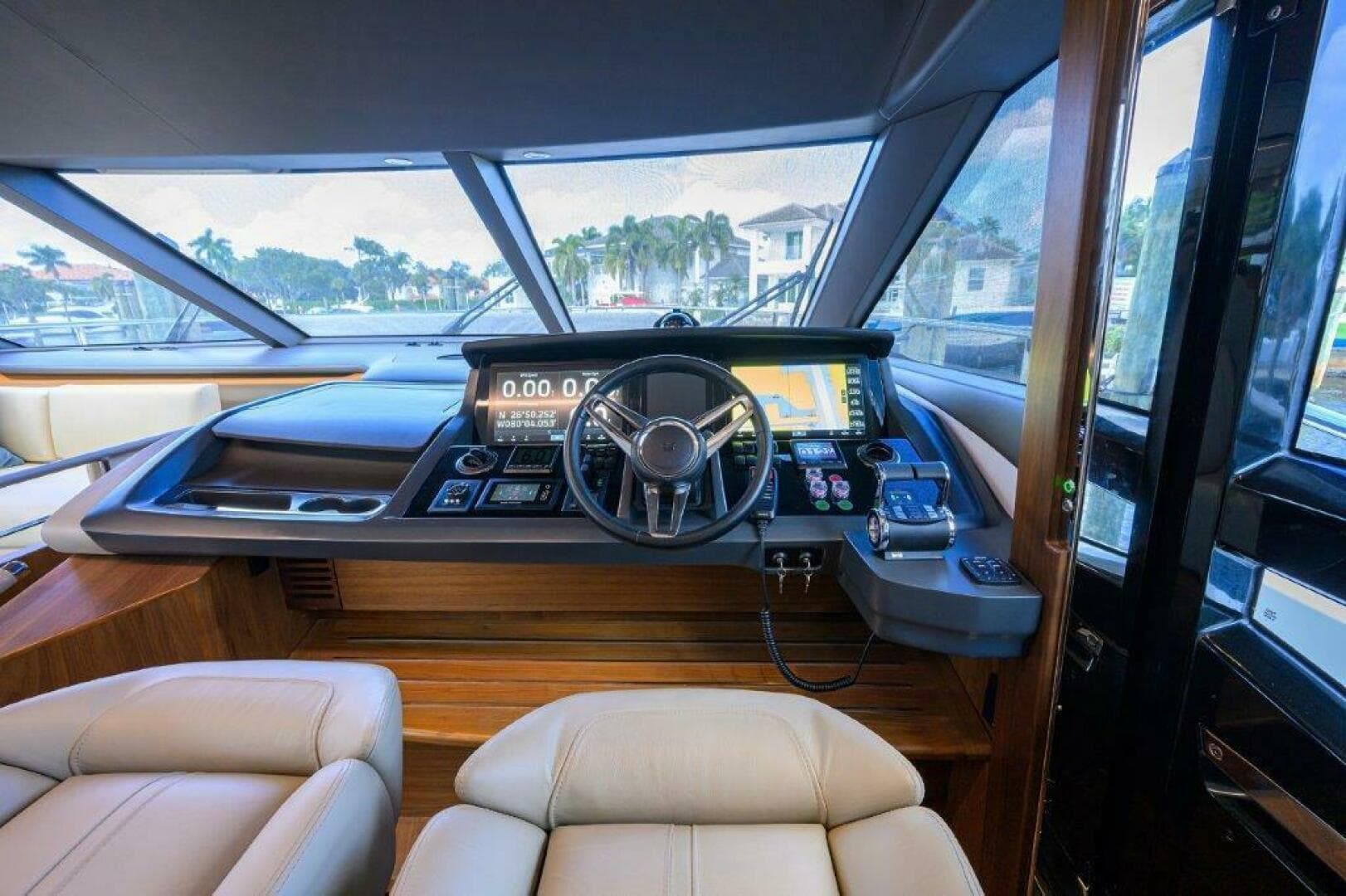 Princess Y78 - Interior Helm