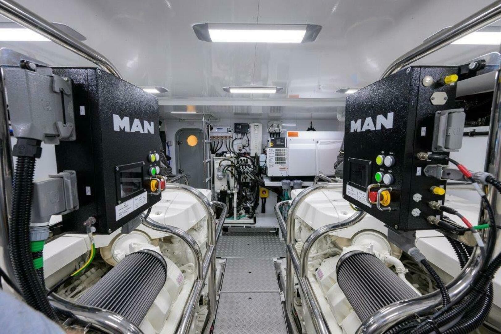 Princess Y78 - Engine Room 