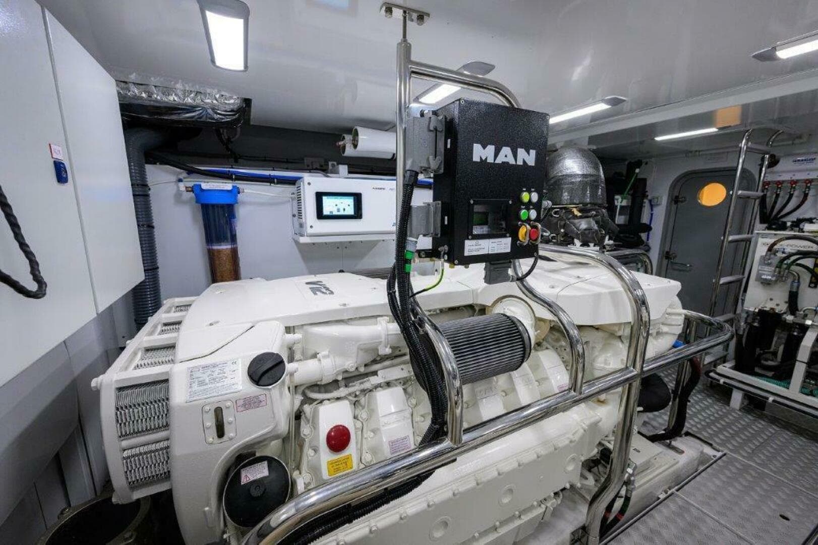 Princess Y78 - Engine Room 