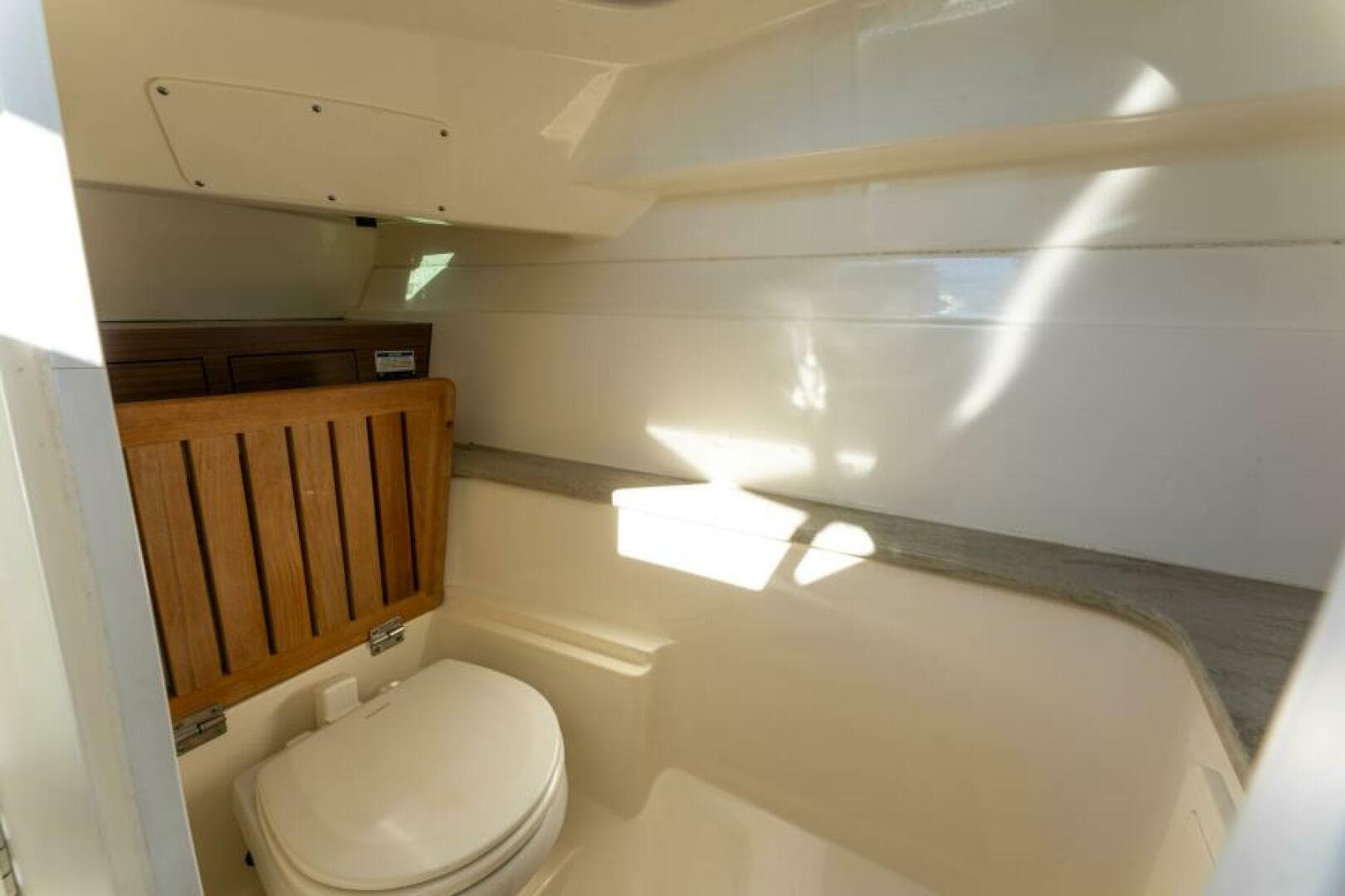 2017 Boston Whaler 320 Vantage Sutra