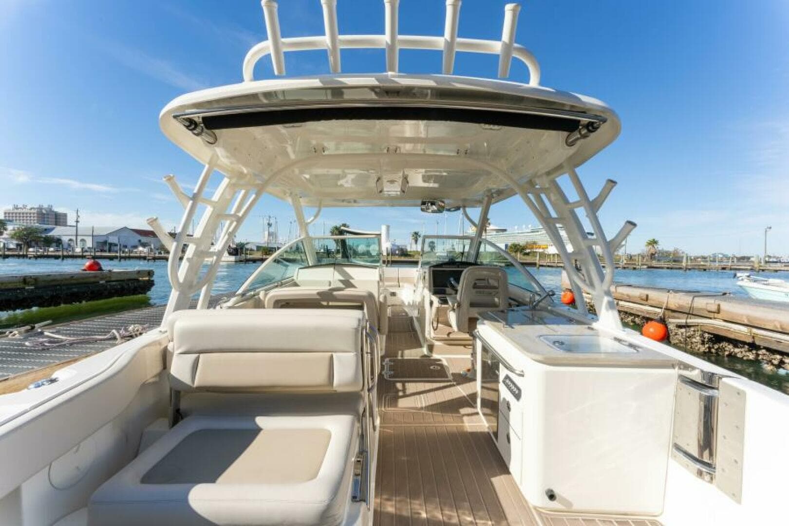 2017 Boston Whaler 320 Vantage Sutra