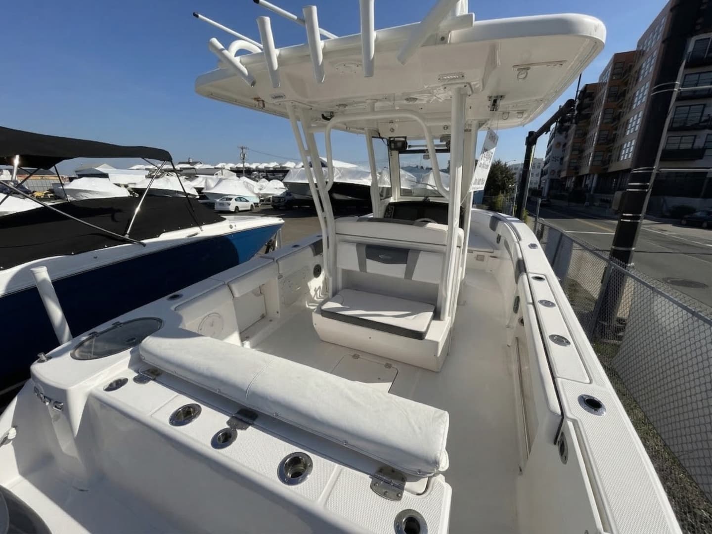 2020 Robalo R272
