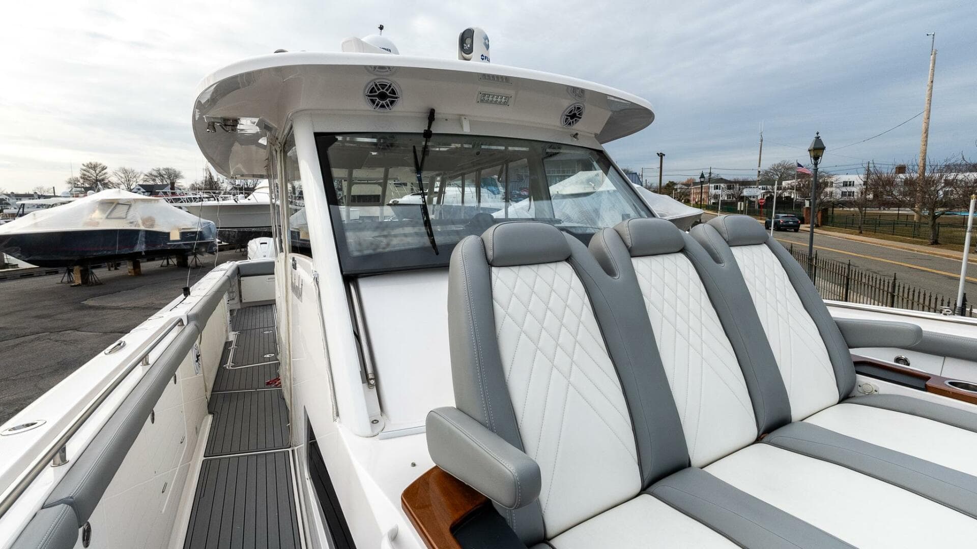 2023 Everglades 455 Center Console