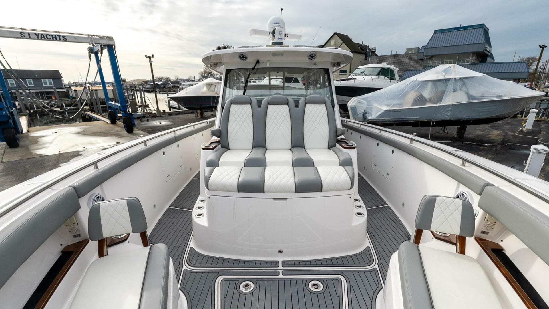 2023 Everglades 455 Center Console