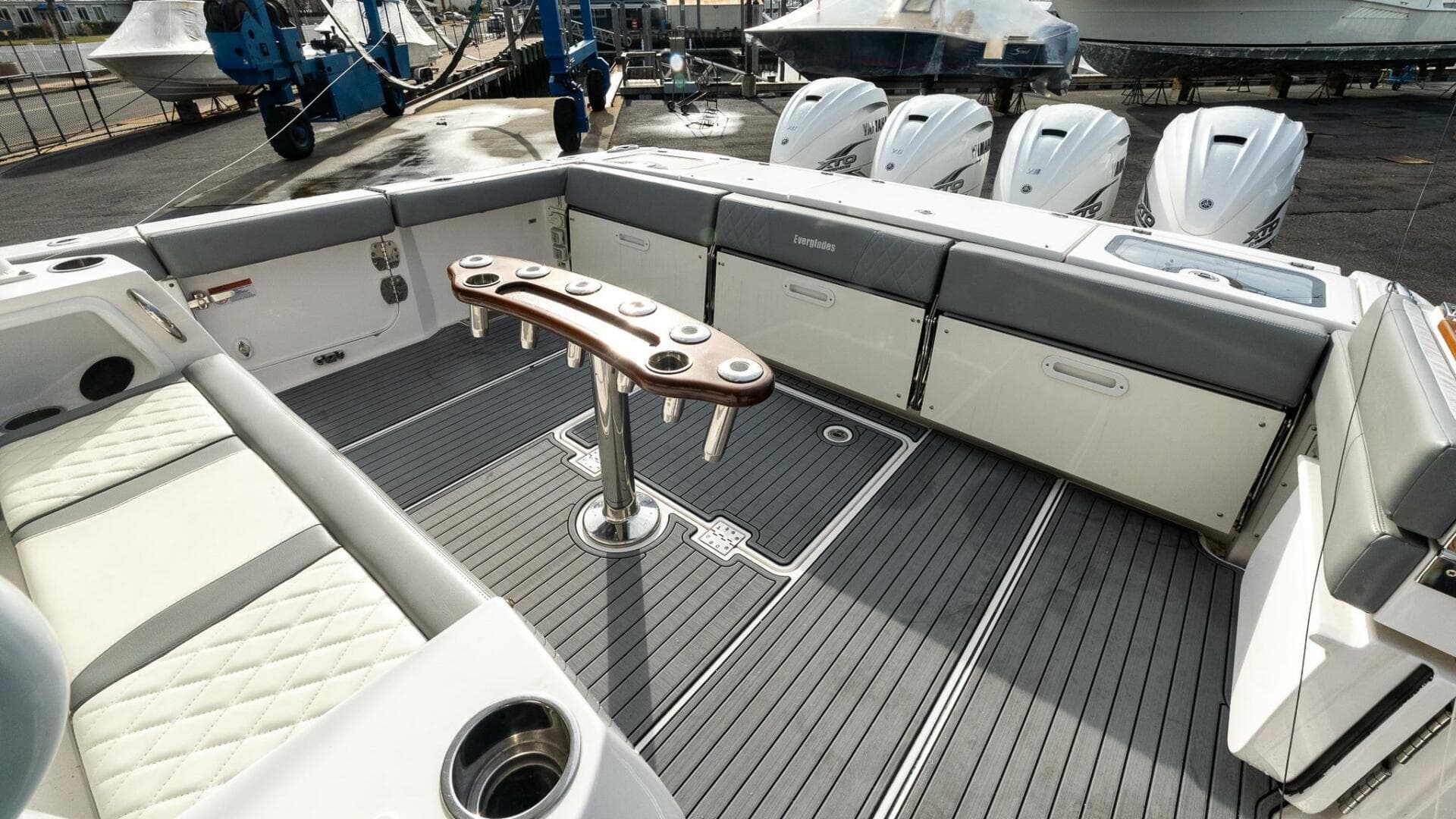 2023 Everglades 455 Center Console