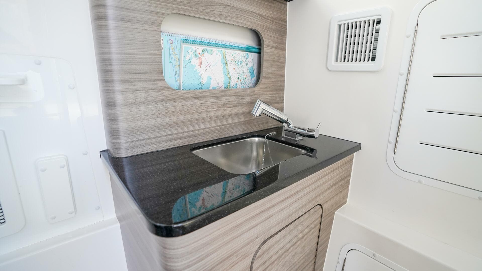 2024 Invincible 43 Open