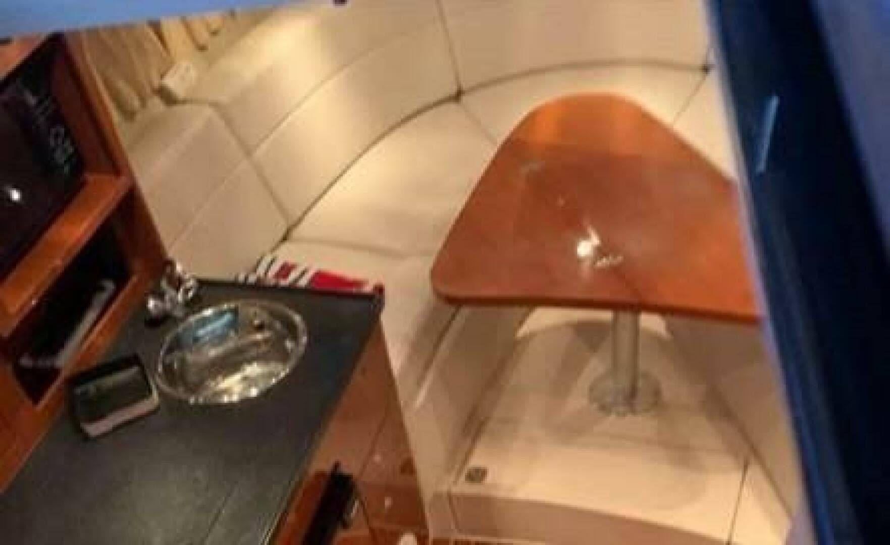 2006 Regal 3060 Window Express