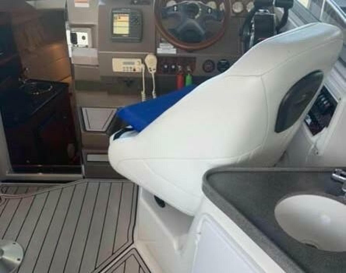 2006 Regal 3060 Window Express