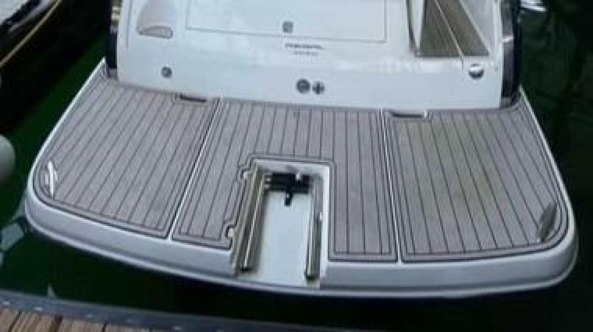 2006 Regal 3060 Window Express