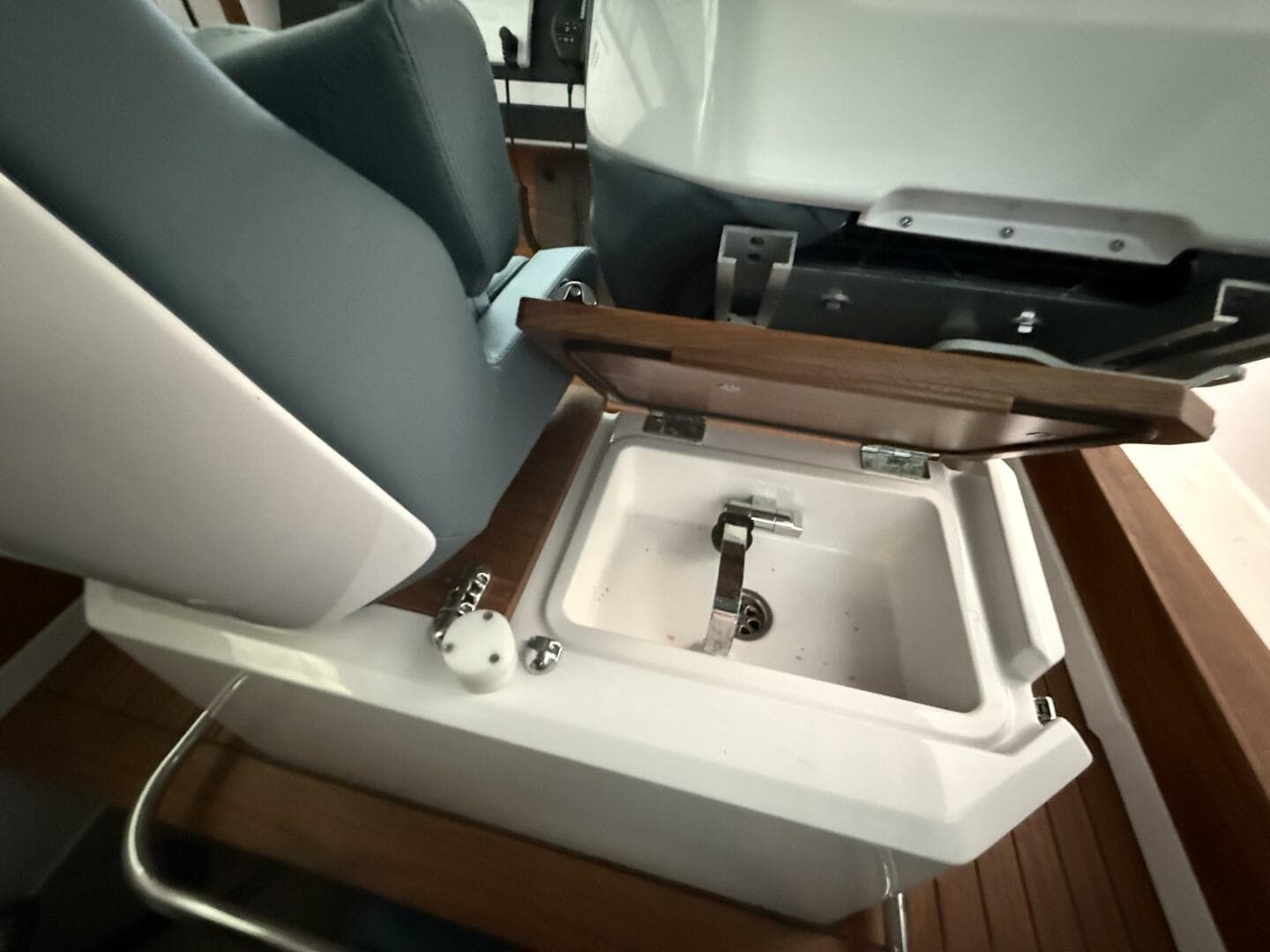 2022 Axopar 28 Cabin