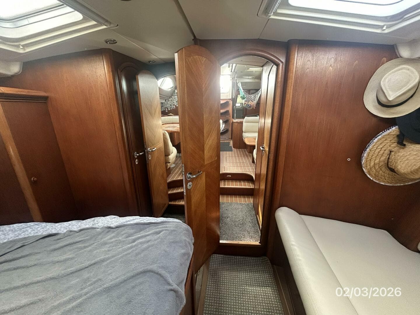 54' Jeanneau mid stateroom aft