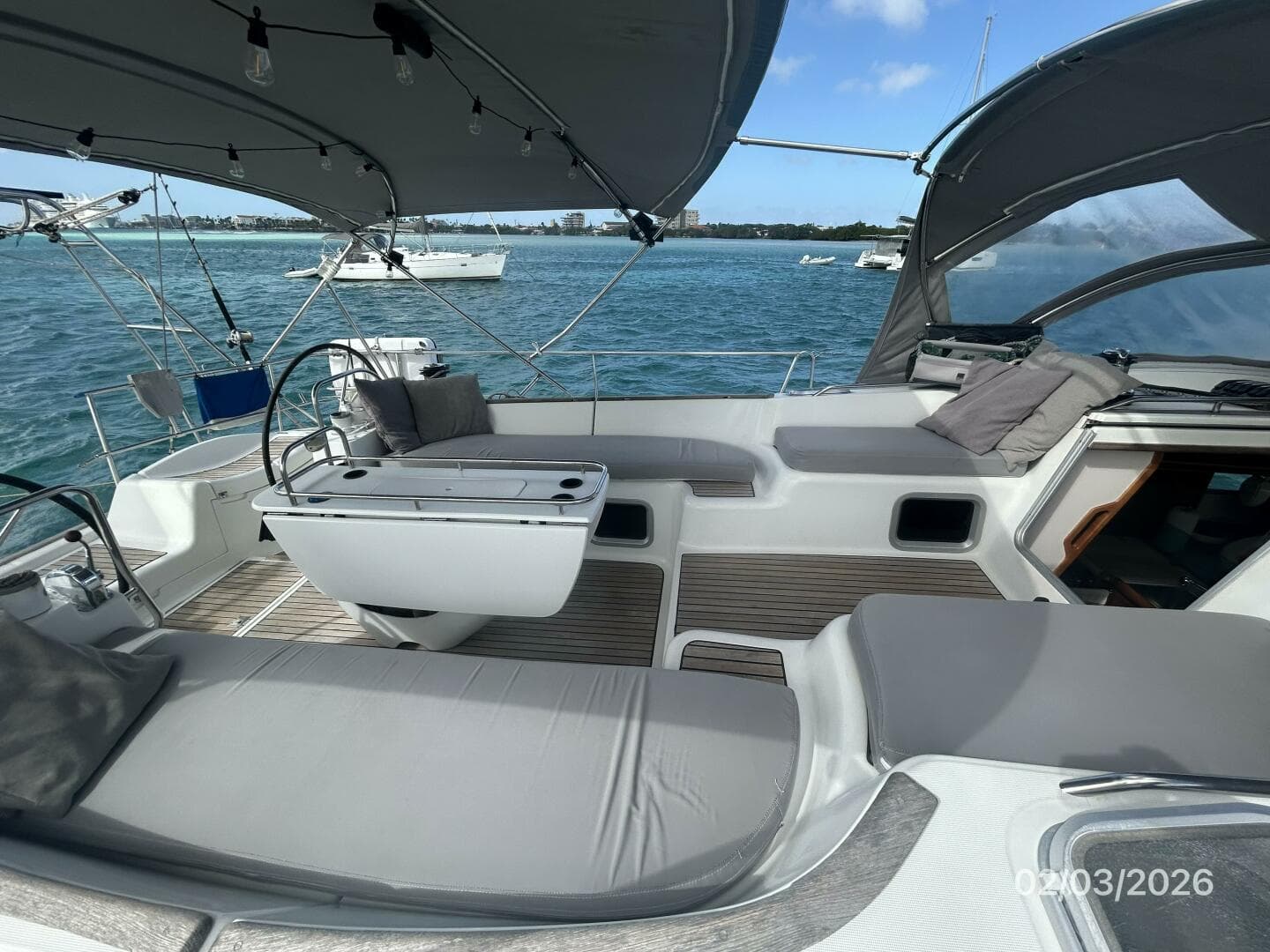 54' Jeanneau cockpit port