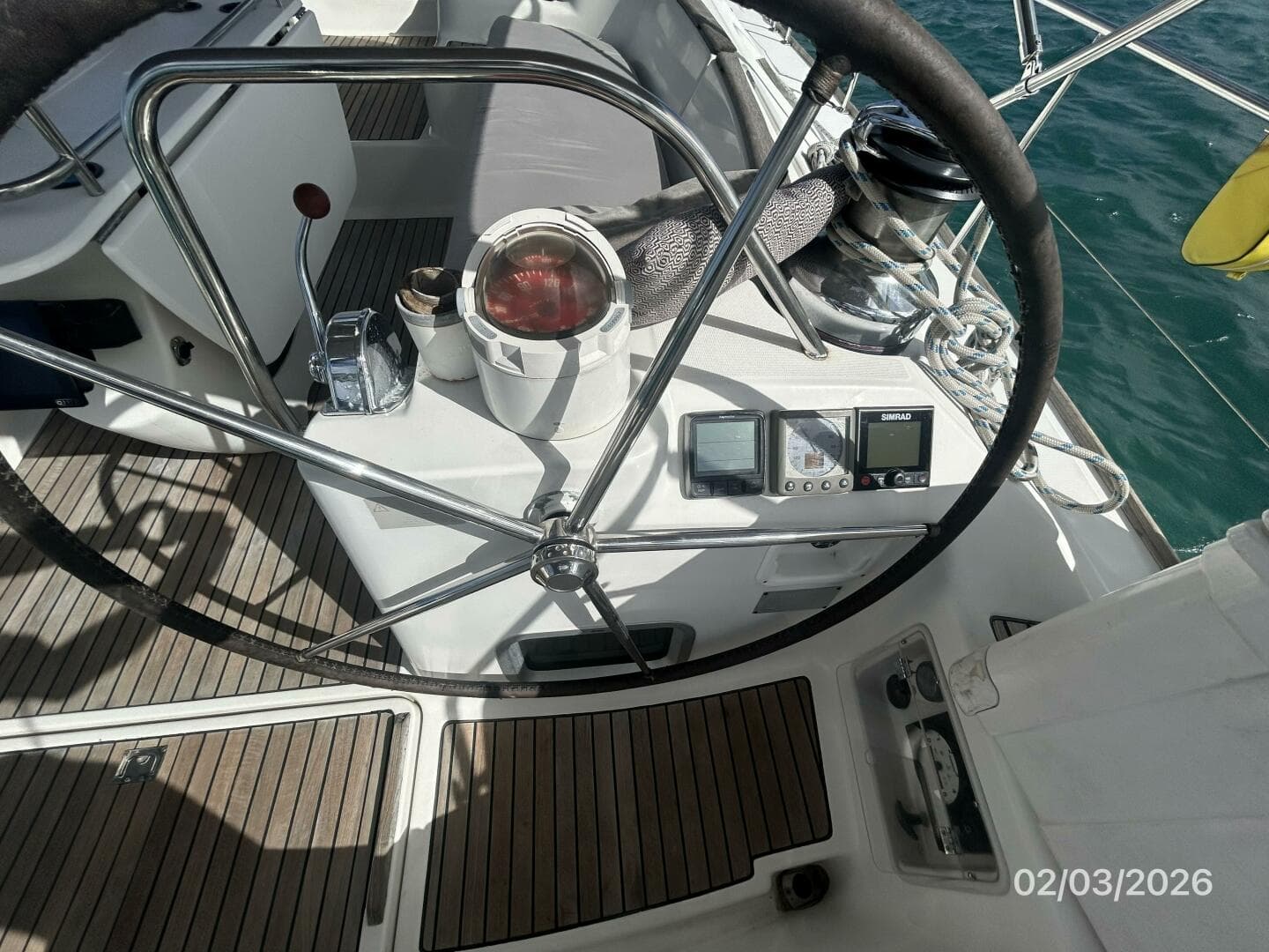 54' Jeanneau cockpit starboard helm2