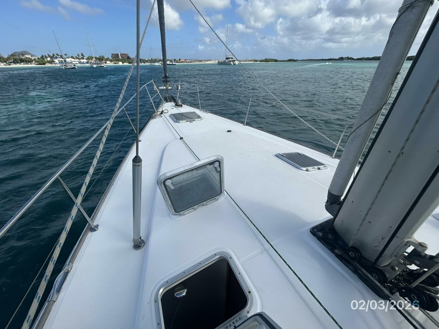 54' Jeanneau foredeck1