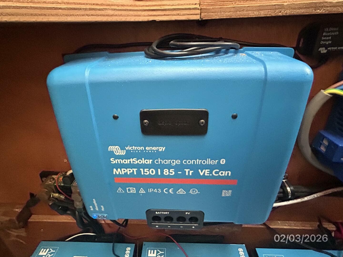 54' Jeanneau solar panel controller