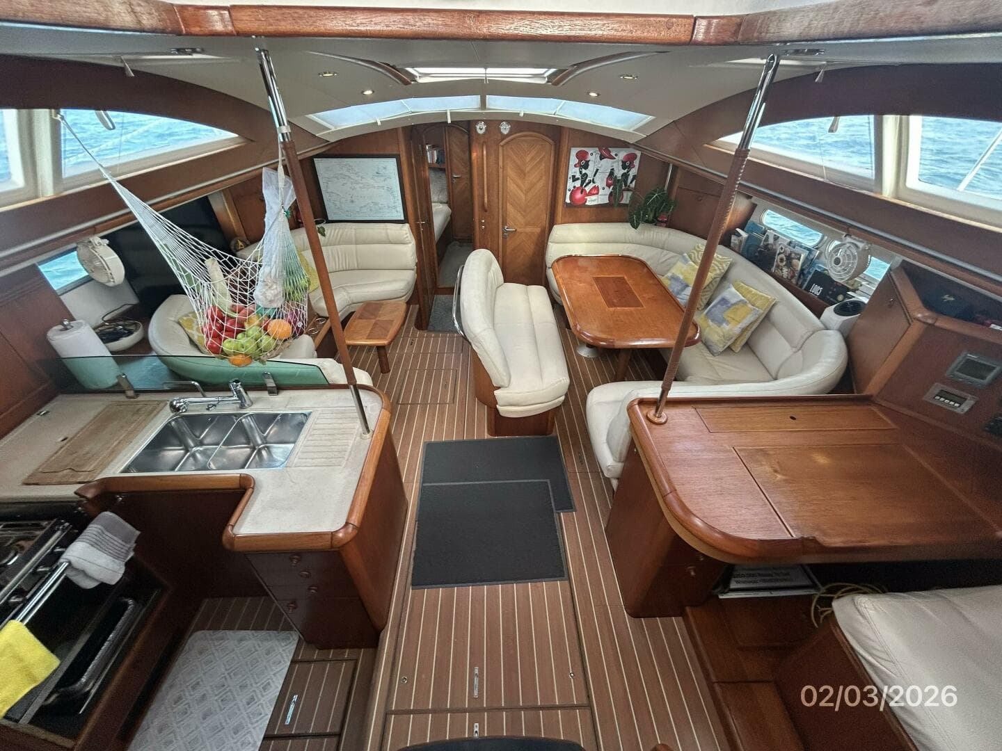 54' Jeanneau salon forward