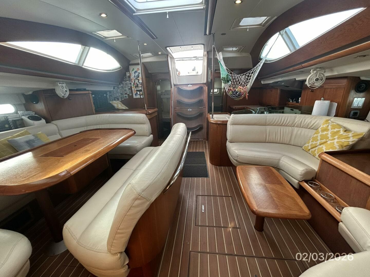 54' Jeanneau salon aft