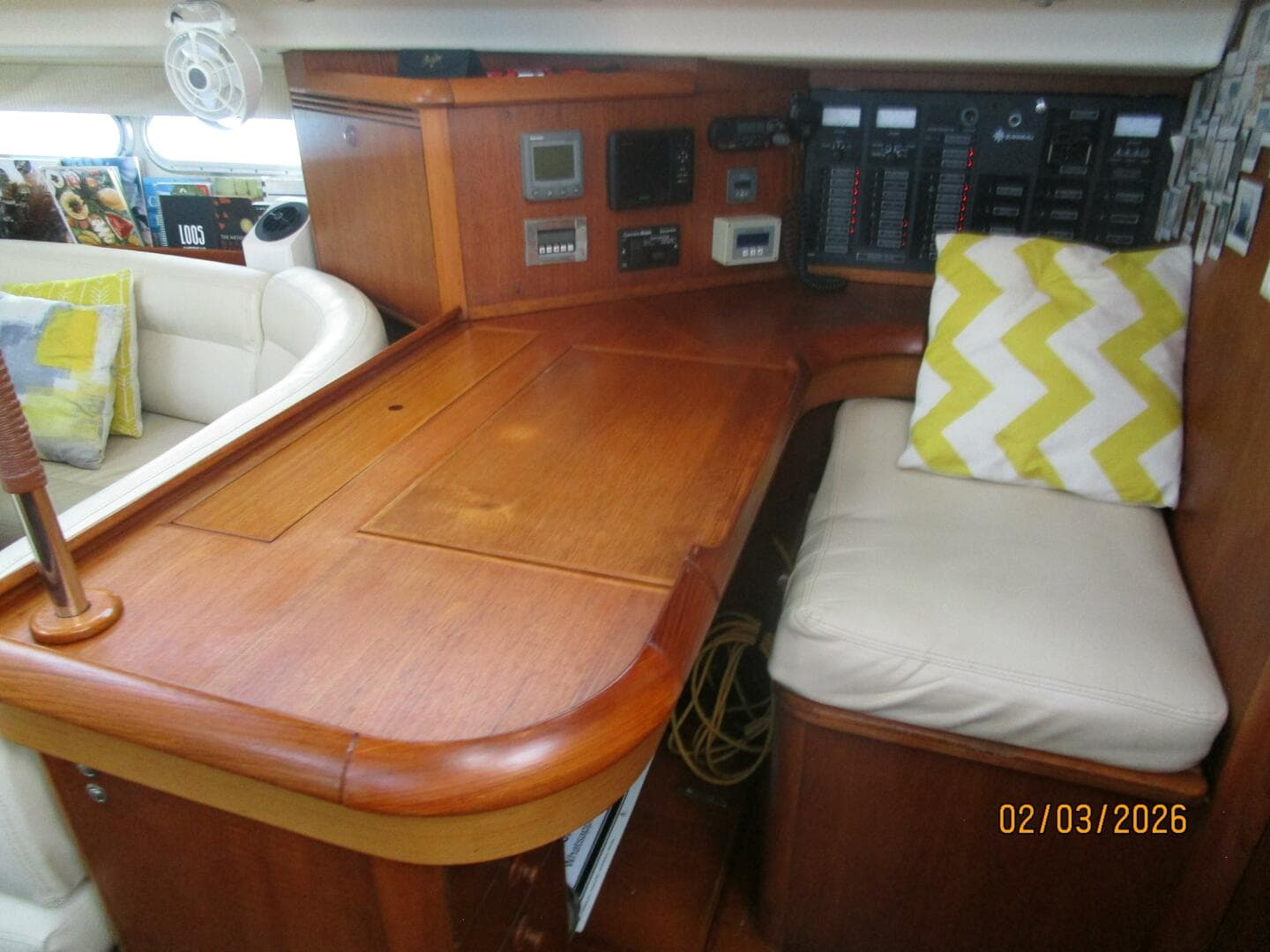 54' Jeanneau nav station