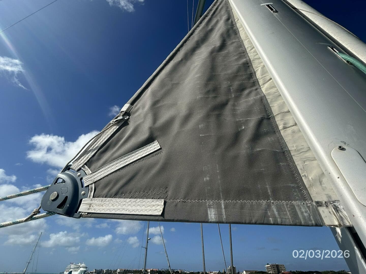 54' Jeanneau Mainsail clew2
