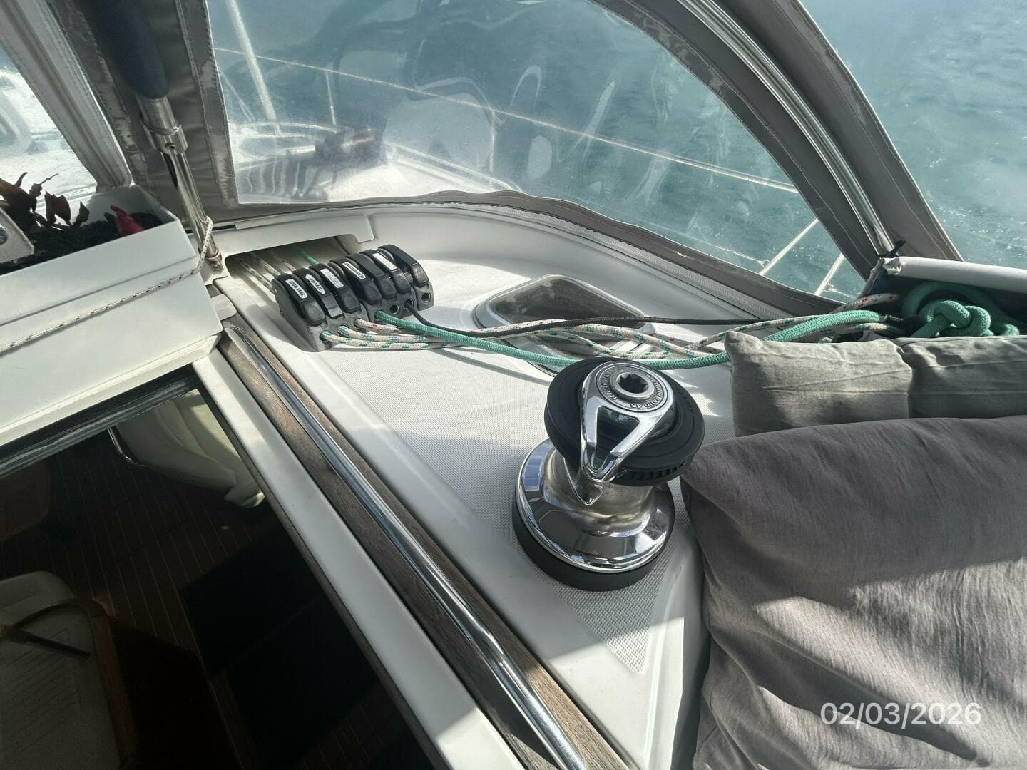 54' Jeanneau cockpit starboard forward