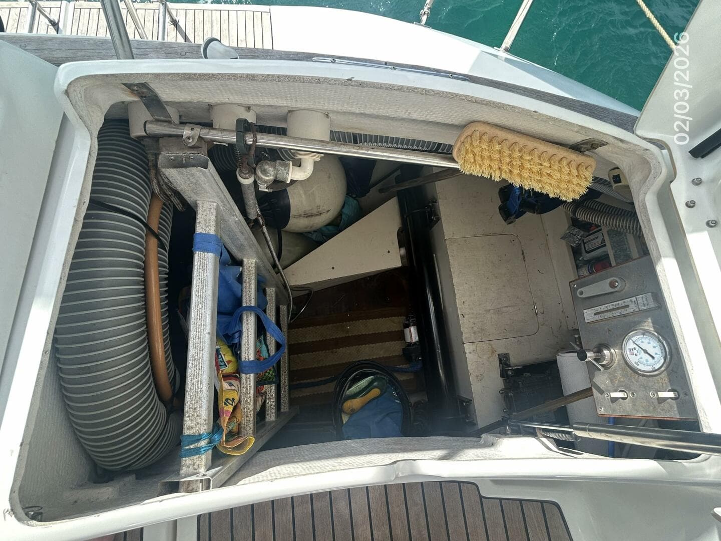 54' Jeanneau port lazarette