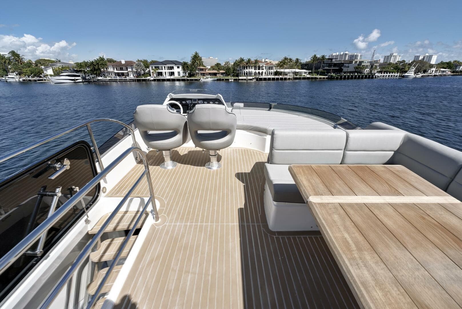 2017 Sunseeker 68 Sport Yacht