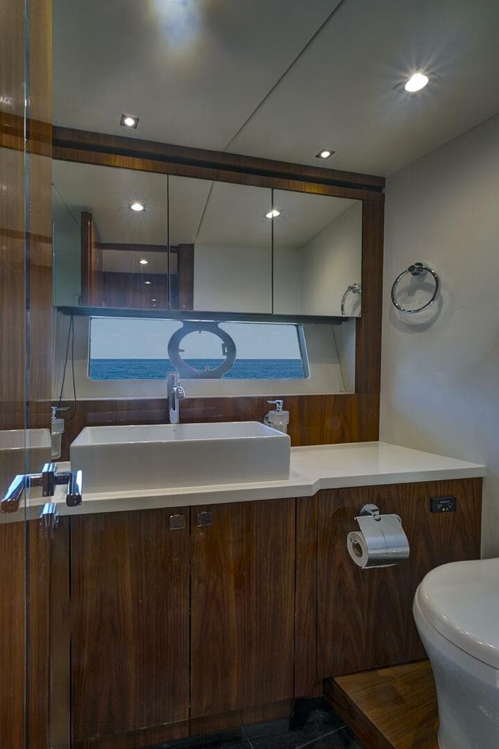 2017 Sunseeker 68 Sport Yacht