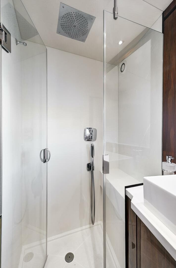 2017 Sunseeker 68 Sport Yacht