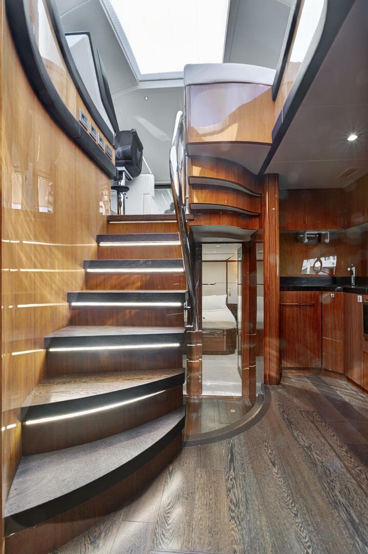 2017 Sunseeker 68 Sport Yacht