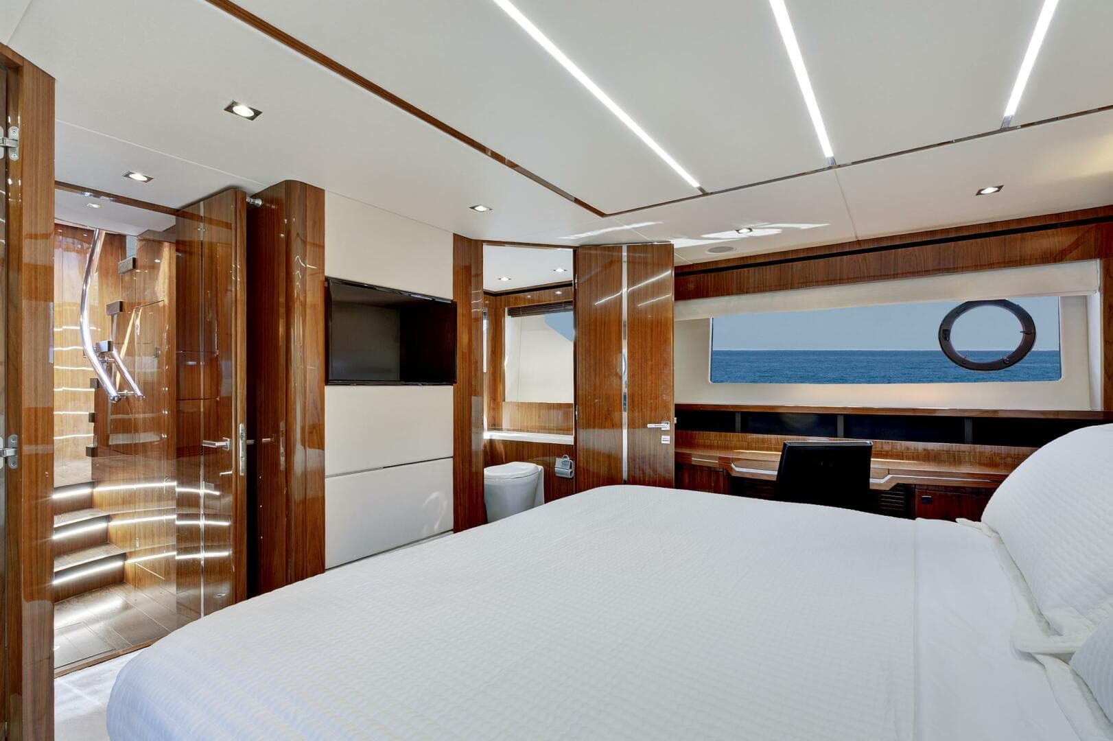 2017 Sunseeker 68 Sport Yacht