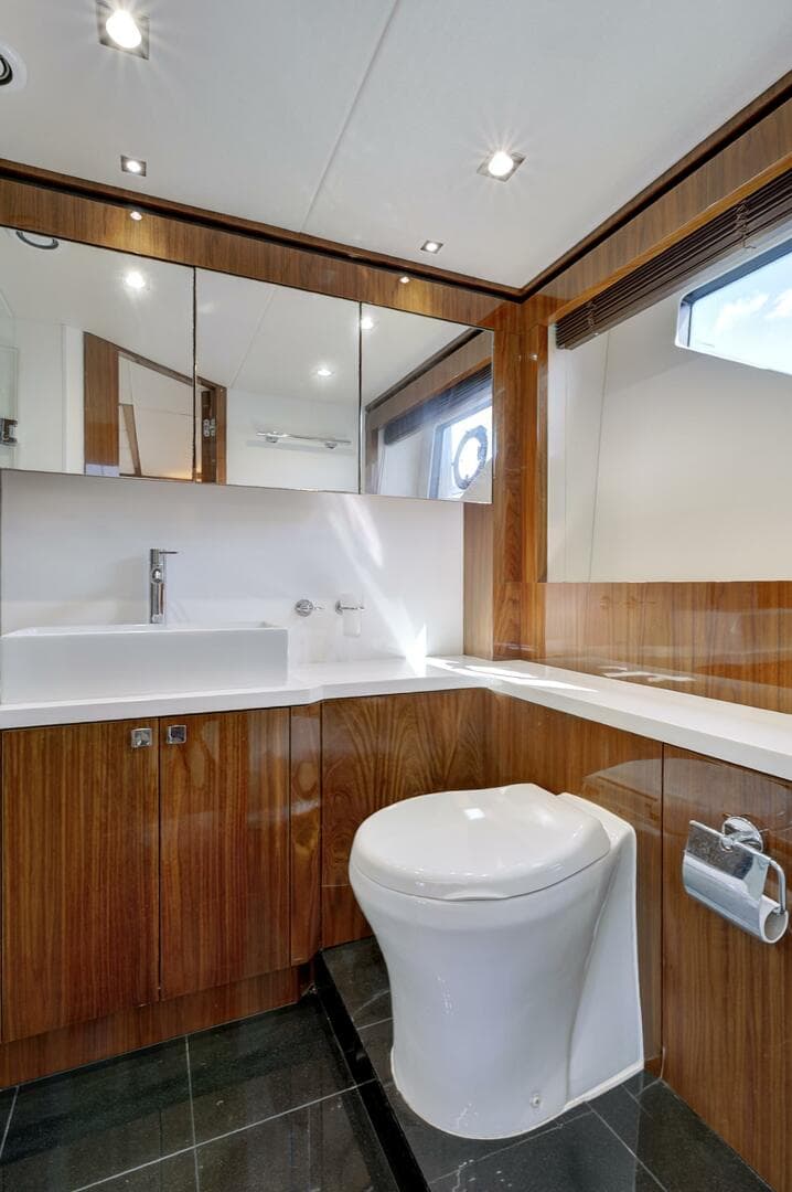 2017 Sunseeker 68 Sport Yacht