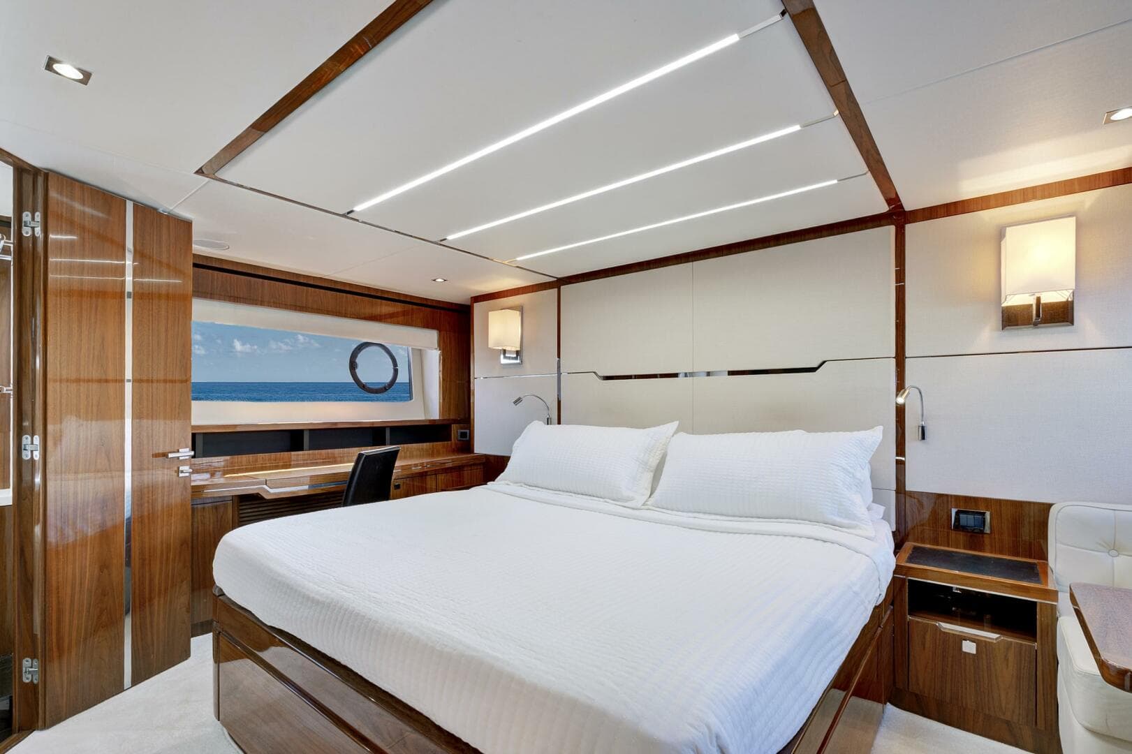 2017 Sunseeker 68 Sport Yacht