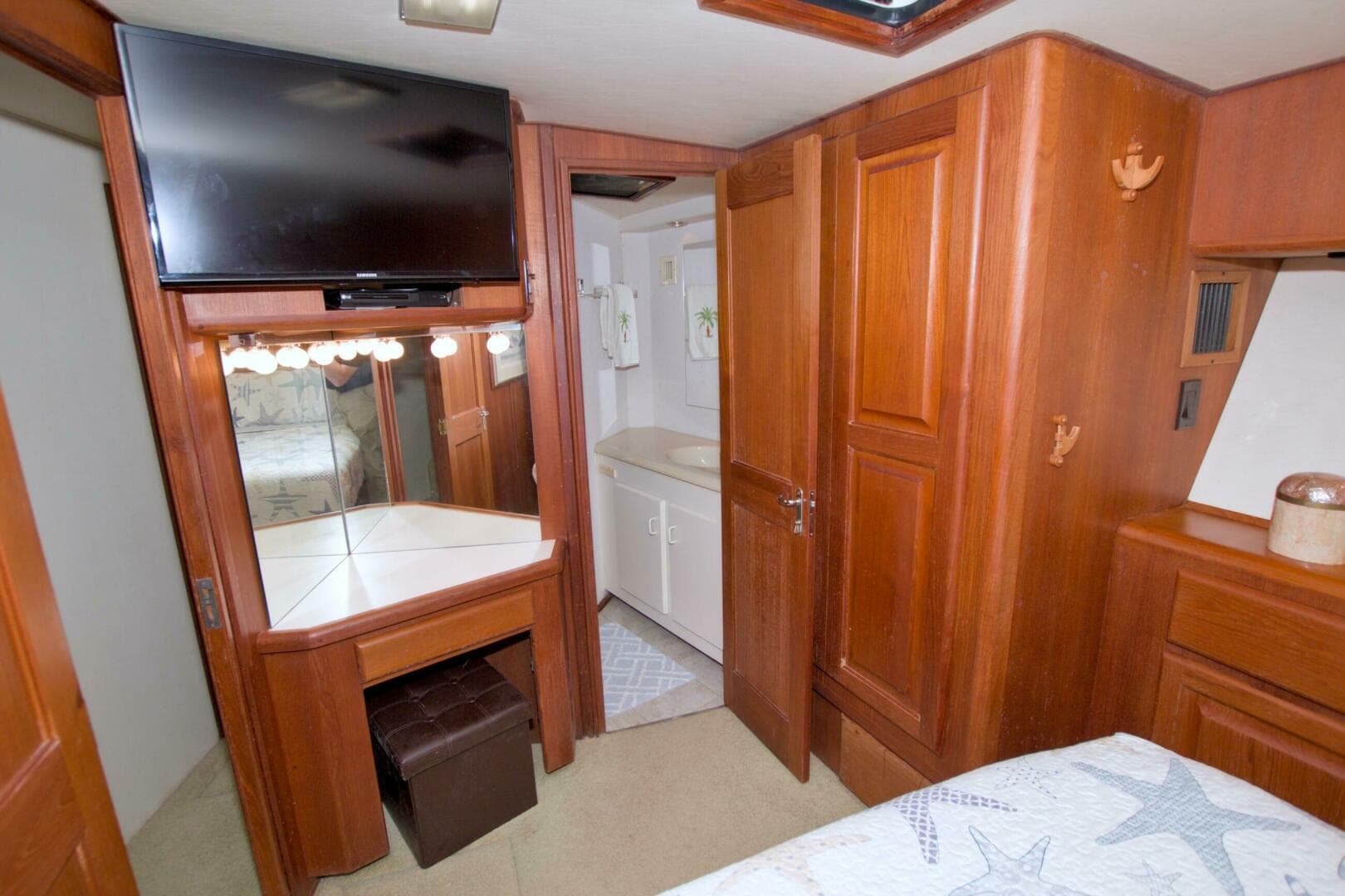 1990 Viking 53 Convertible
