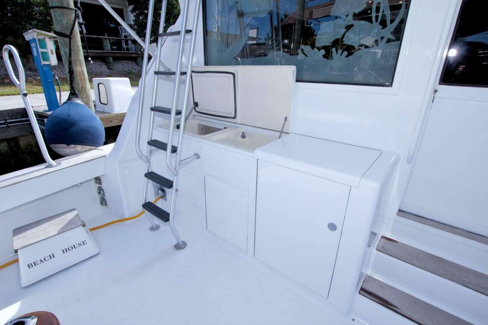 1990 Viking 53 Convertible