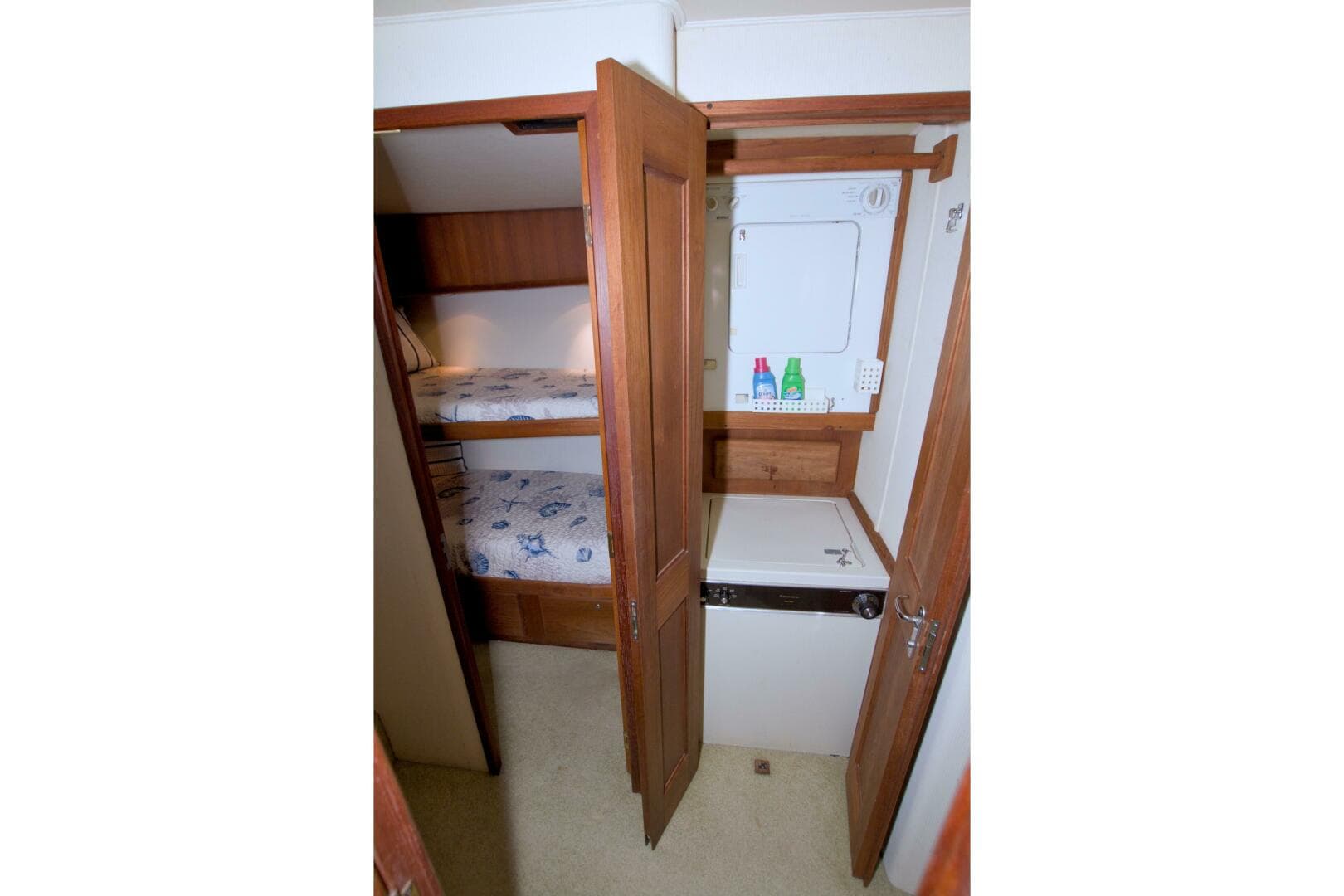 1990 Viking 53 Convertible