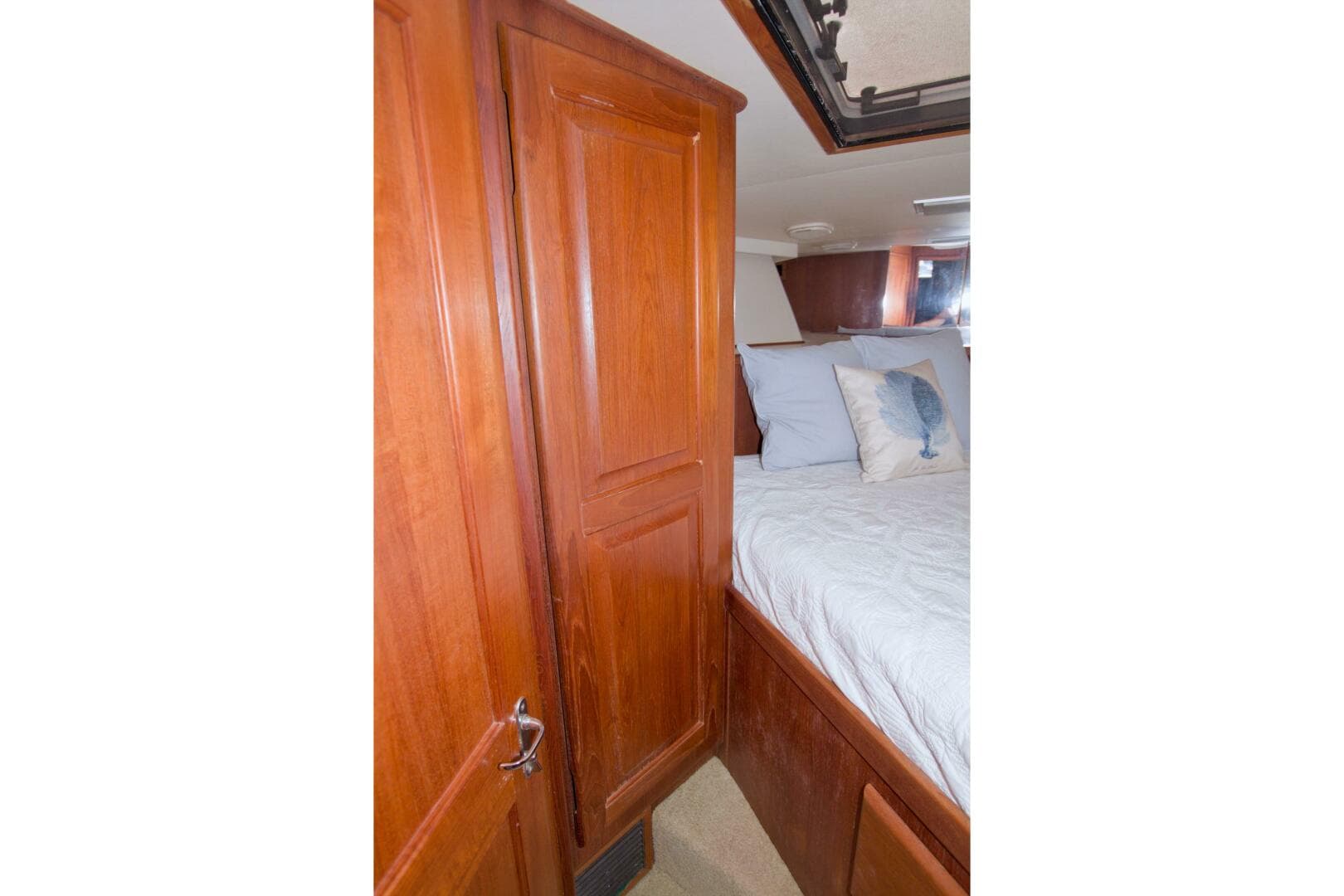 1990 Viking 53 Convertible